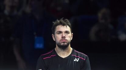 Wawrinka, desesperado, en el partido contra Roger Federer en el Master de Londres 