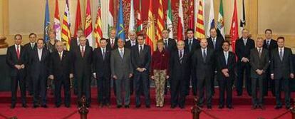 Foto de familia de la III Conferencia de Presidentes, celebrada el pasado mes de enero en el Senado.