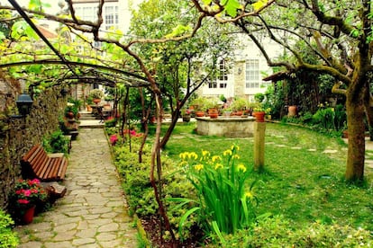 Jardín del hotel Costa Vella, en Santiago de Compostela.