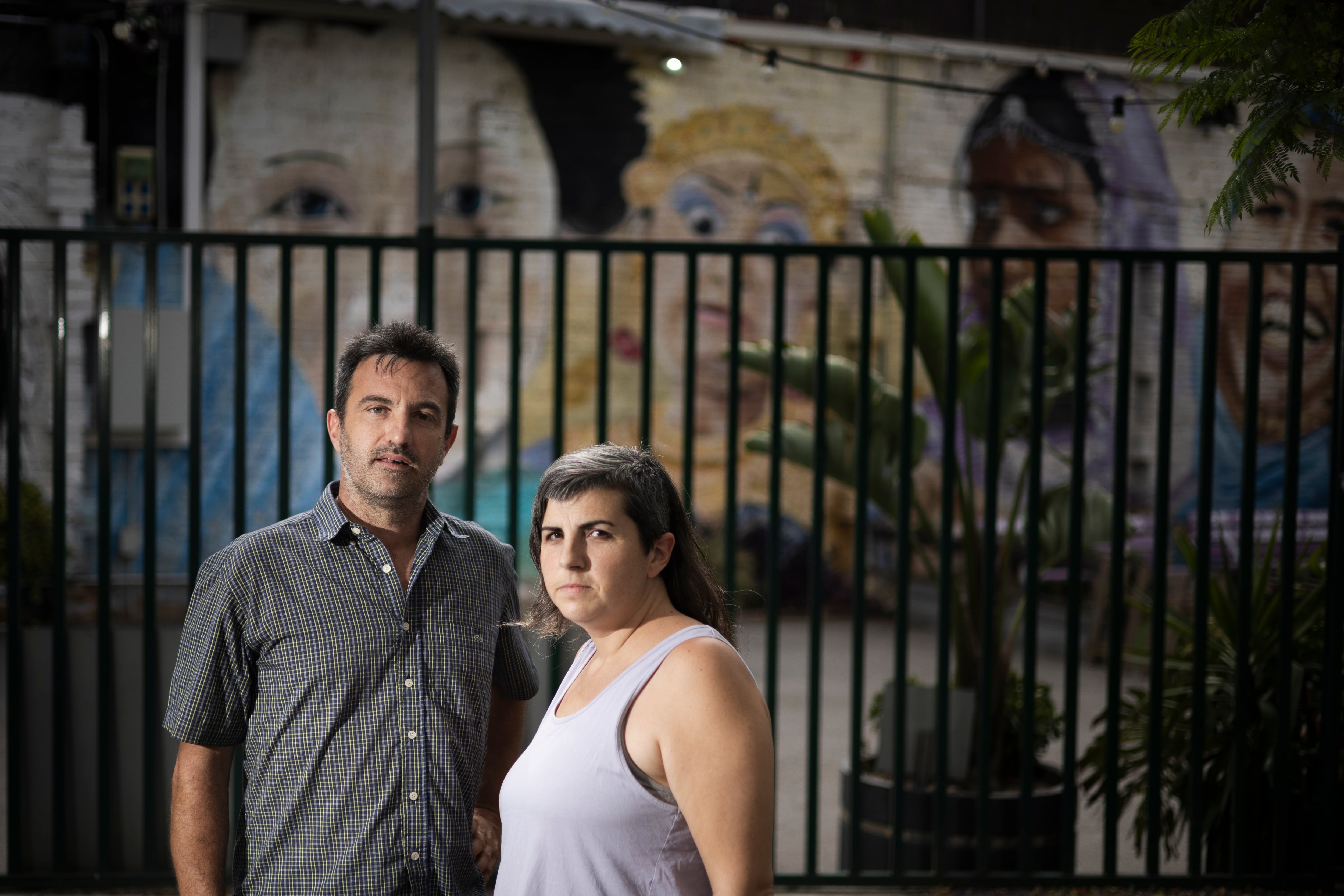 Derechos de las adolescentes y miedo al discurso xenófobo: el debate que divide el Raval