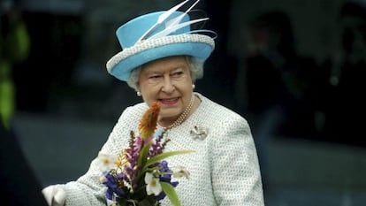 La reina ISabel II de Inglaterra, en Aberdeen (Escocia), ayer.