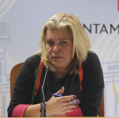 Asunción Fley en la presentación del plan de ajuste en Sevilla.
