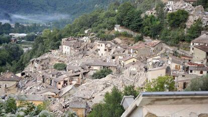 Varias casas de Pescara del Tronto han sido arrasadas por el temblor.