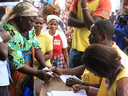 Votación en Maputo (Mozambique), en una foto de archivo.