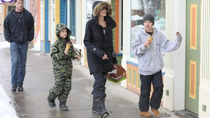 Angelina Jolie junto a sus hijos vacaciones en Colorado.