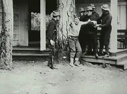 Fotograma de 'The sergeant' (1910), una de las películas de cine mudo rescatadas en la Filmoteca de Nueva Zelanda y que desde hoy se puede ver en <a href="http://www.filmpreservation.org/preserved-films/screening-room/the-sergeant-1910" target="_blank">www.filmpreservation.org</a>