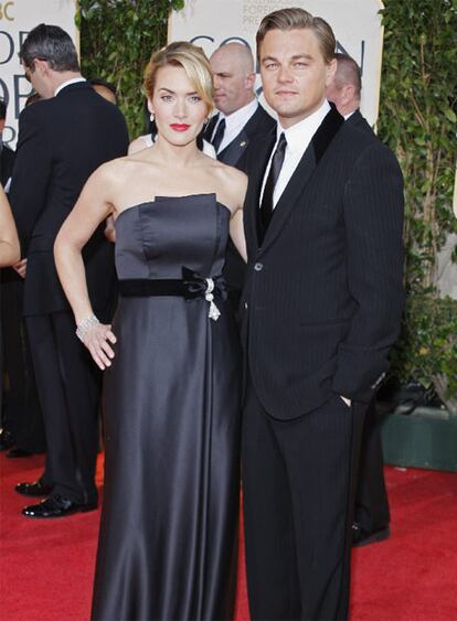 Kate Winslet y Leonardo Dicaprio, compañeros de reparto en 'Revolutionary Road', posan en la alfombra roja