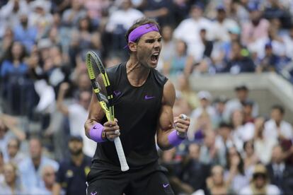 Rafa Nadal se da ánimos tras ganar un punto.