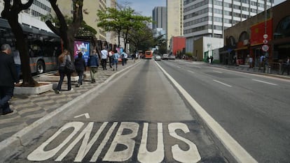 Faixa de ônibus na rua da Consolação, região central de São Paulo.