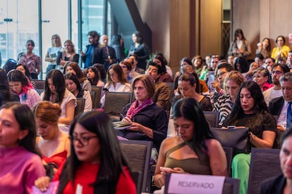 A menos de un mes de las elecciones en México, con dos candidatas mujeres con posibilidades de ganar, la discusión se vuelve coyuntural porque el foro estaba planteado en clave de soluciones y de búsqueda de advertir los desafíos y dificultades que enfrentan las mujeres que llegan al poder.