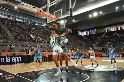 Betis y Estudiantes, durante la semifinal.