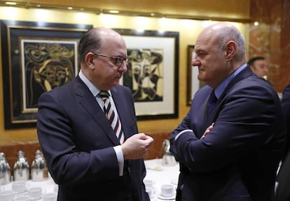 José María Roldan, presidente de la Asociación Española de Banca y José María Méndez, secretario general de la CECA.