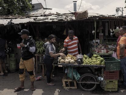 Un mercado callejero en Riohacha (Colombia), el 13 de agosto de 2022.