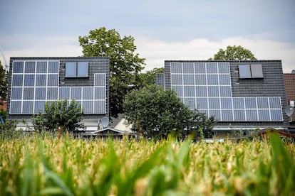Dos viviendas, con paneles solares en el tejado, en Rheinberg (Alemania).