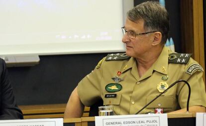 O general Edson Leal Pujol em julho.