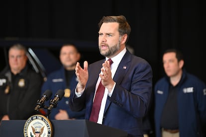 J. D. Vance en conferencia de prensa, en Minneapolis, este jueves.