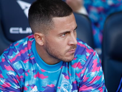 Eden Hazard, en el banquillo del Camp Nou el pasado domingo.