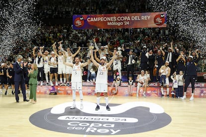 Los jugadores del Real Madrid celebran la victoria ante el Barcelona.
