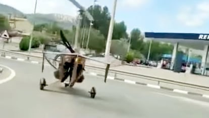 La Guardia Civil denuncia al piloto de un autogiro que circulaba por una carretera de Castalla.