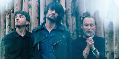 Los integrantes de The Smile, nuevo grupo de Thom Yorke y Jonny Greenwood, en un retrato promocional.