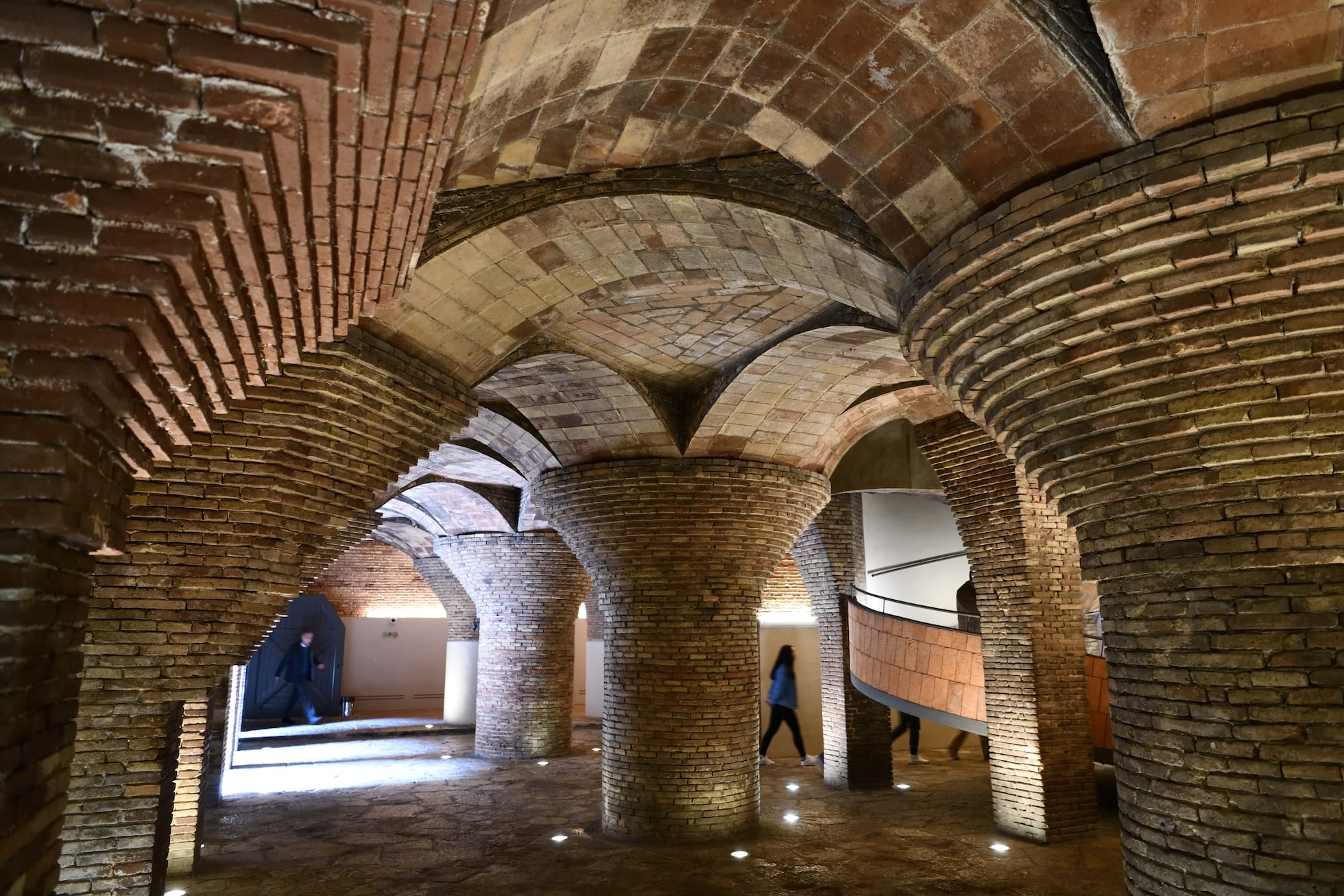 24 Horas En El Raval Un Paseo Por Uno De Los Barrios M s Din micos Y 24-horas-en-el-raval-un-paseo-por-uno-de-los-barrios-m-s-din-micos-y