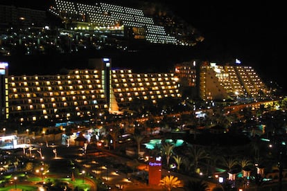 Vista nocturna de Puerto Rico (Gran Canaria)