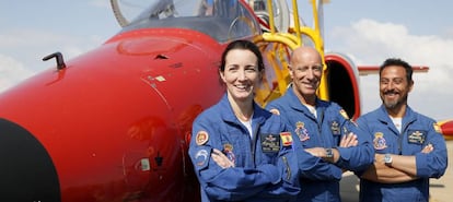 Rosa Malea, José Manuel García Mora y Rubén Pérez, miembros de la Patrulla Águila.