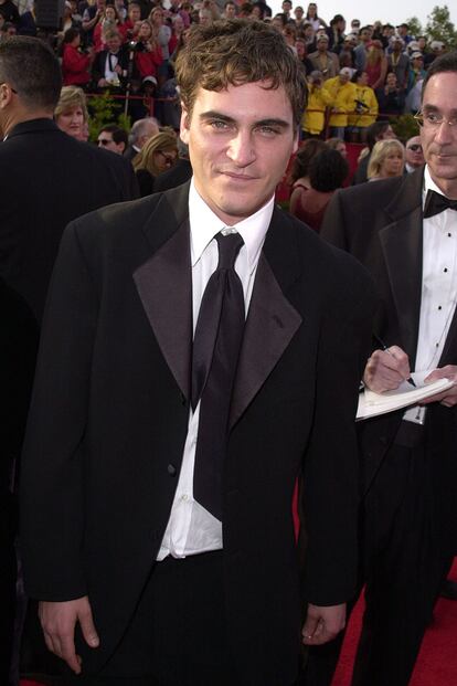 Joaquin Phoenix, nominado a mejor actor por Joker. El protagonista de la película para adultos más taquillera de la historia y probablemente ganador de la estatuilla por su perturbadora actuación poniéndose en la piel de Arthur Fleck, apareció por primera vez en los Oscar en el año 2001. Lo hizo en calidad de nominado por su papel de actor de reparto en Gladiator.