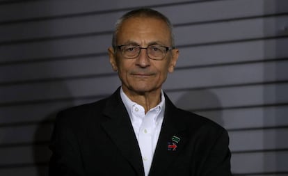 John Podesta, el exjefe de campaña de Clinton, dio acceso sin saberlo a los piratas informáticos rusos