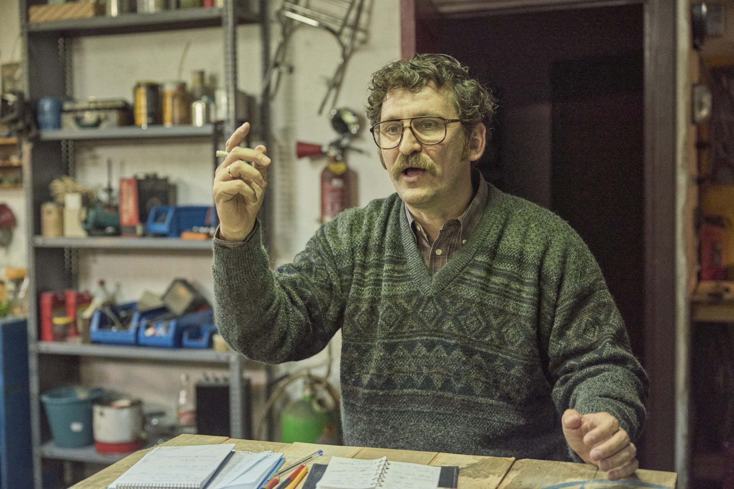 Raúl Arévalo, en la serie 'Por cien millones'.