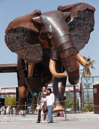 La nueva figura del Bioparc inaugurada anoche.