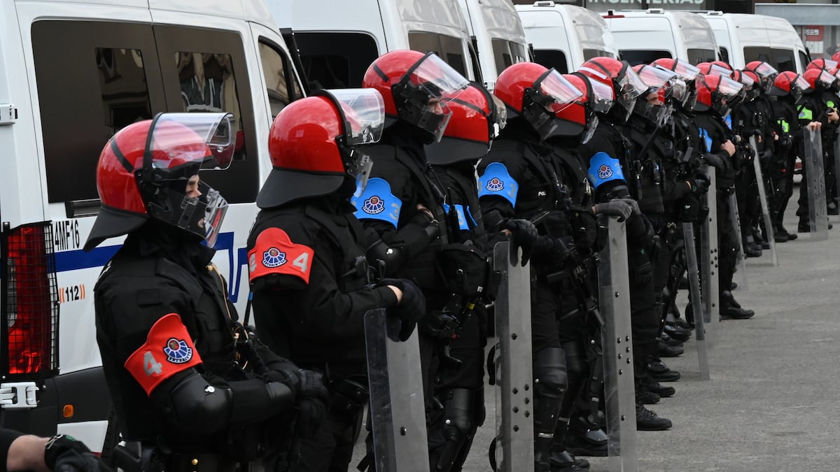 Detenidos 17 jóvenes en Vitoria que protestaban contra una concentración de Falange