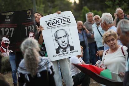 Cartel contra el primer ministro de Israel, Benjamín Netanyahu, durante una protesta en Atenas, el 22 de mayo.