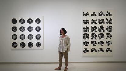 Isabel Mignoni, comisaria de la exposición de la artista Elena Asins en la galeria Elvira Gonzalez.