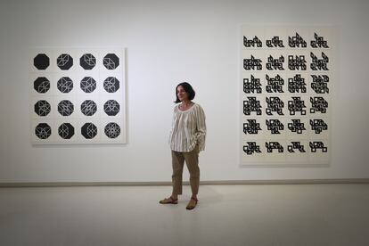 Isabel Mignoni, comisaria de la exposición de la artista Elena Asins en la galeria Elvira Gonzalez.
