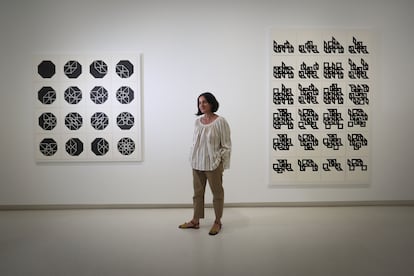 Isabel Mignoni, comisaria de la exposición de la artista Elena Asins en la galeria Elvira Gonzalez.
