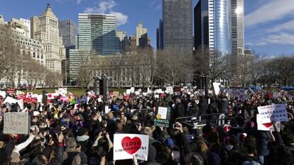 Una de las m&uacute;ltiples concentraciones, en Nueva York, contra la orden de Trump de vetar la entrada a inmigrantes de siete pa&iacute;ses musulmanes en Estados Unidos. 