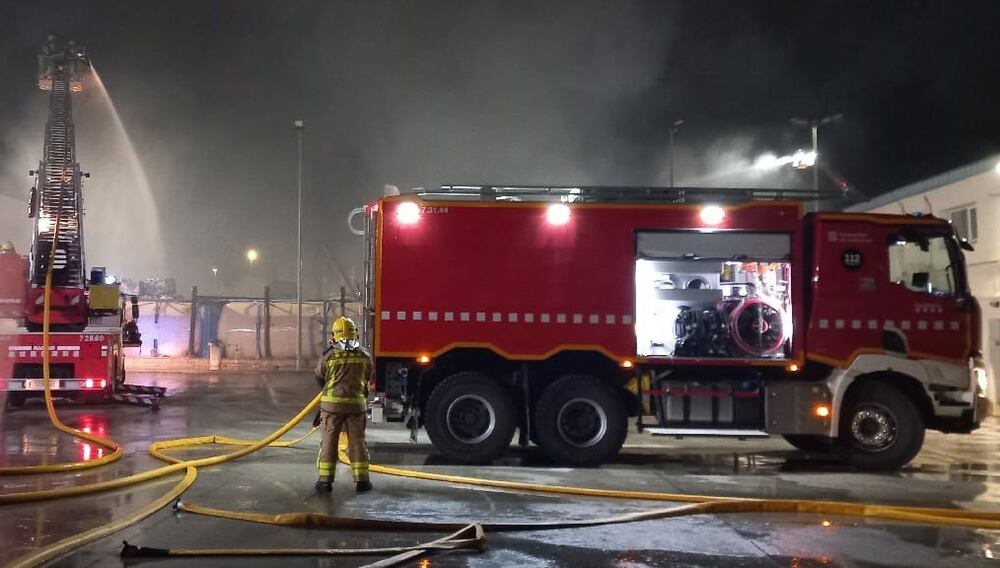 Herido grave un hombre en un incendio en un edificio de L’Hospitalet de ...