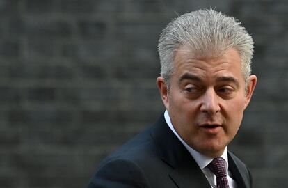 El ministro para Irlanda del Norte, Brandon Lewis, saliendo de Downing Street en febrero de este año.