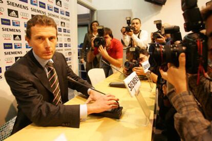 Emilio Butragueño, antes de la conferencia de prensa en la que se anunció el despido del técnico brasileño.