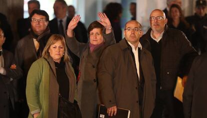 Ramona Barrufet (esq.) amb altres membres de la Taula del Parlament, al novembre.