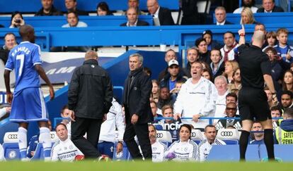 Mourinho gesticula tras ser expulsado el s&aacute;bado. 