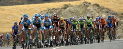 El pelotón, durante una etapa de la Vuelta a España.