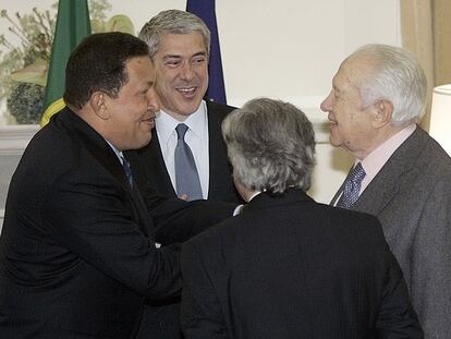 Chávez, con el primer ministro José Sócrates y Mário Soares.
