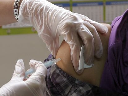 Vacunaci&oacute;n contra la gripe en un centro de salud madrile&ntilde;o.