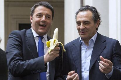 El primer ministro italiano, Matteo Renzi, y el técnico de la selección italiana, Cesare Prandelli.