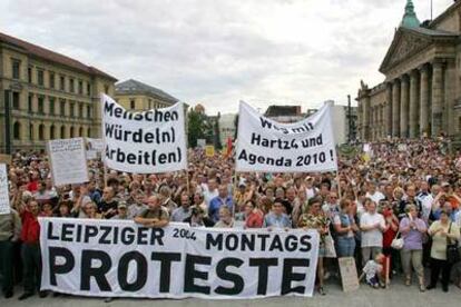 Una protesta de trabajadores de Leipzig en 2004 contra los recortes de los gastos sociales.