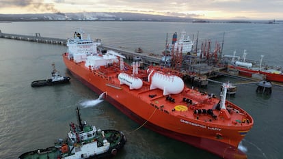 An oil tanker in Barcelona (Venezuela)