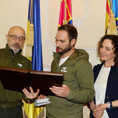 Borys, con el ministro de Defensa ucranio, Oleksii Reznikov. 