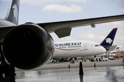 Aviones de Aeroméxico en los hangares del aeropuerto internacional Benito Juárez, en Ciudad de México, el 28 de junio de 2022.